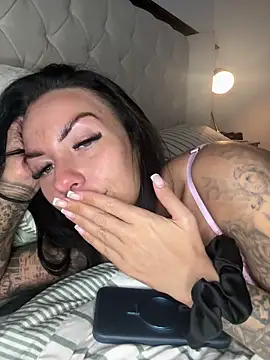 BELLABLACKXUK: онлайн-секс-чат