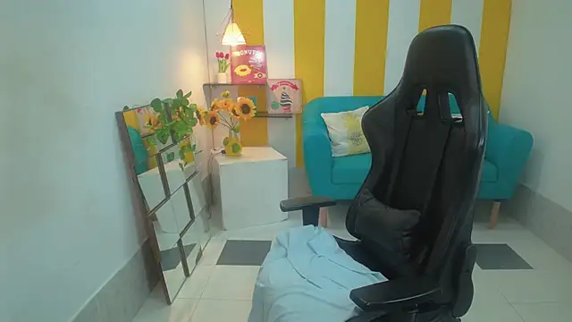 adisson_petite1: онлайн-секс-чат