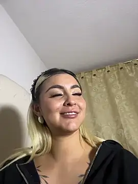 Elina_Hills: онлайн-секс-чат