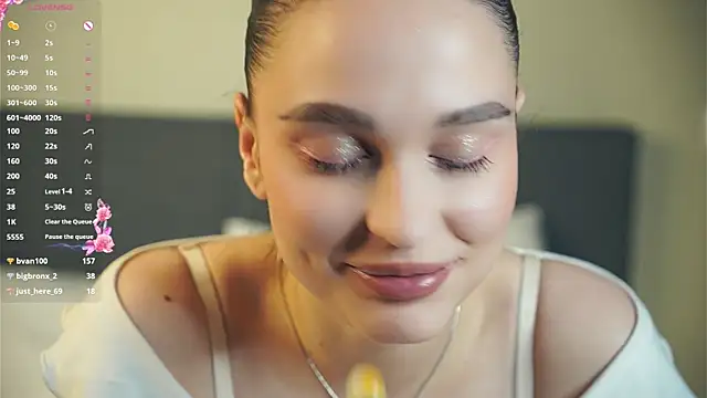 TyraEspina: онлайн-секс-чат