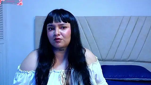 Laura_cap7's Webcam Show