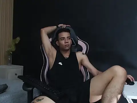 MaximoGrayy's Live XXX Chat