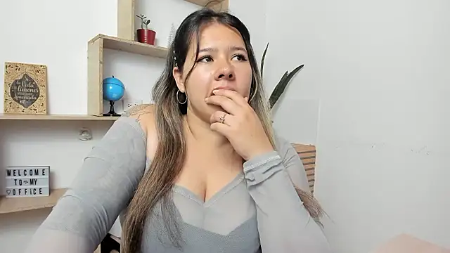 LinaBrowm's Live XXX Chat