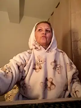 Divineblond: онлайн-секс-чат