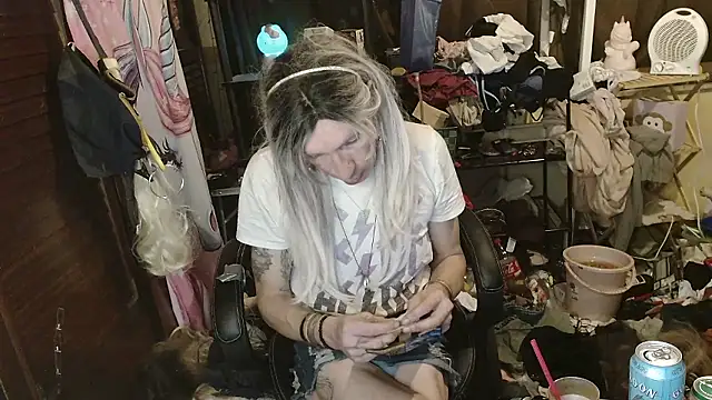 Ombeline1 Show in webcam