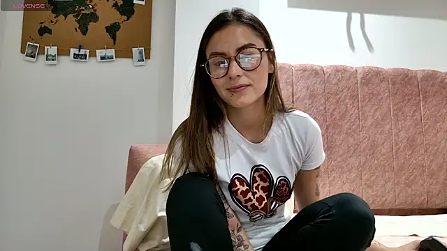 Emmy_petit's Live XXX Chat