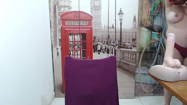 curly_greeneyedのライブXXXチャット