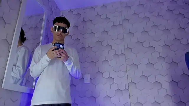 Tayler_Hot_Boy Live XXX-Chat