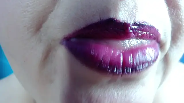 Chat +18 de Kerly_Doll ao vivo