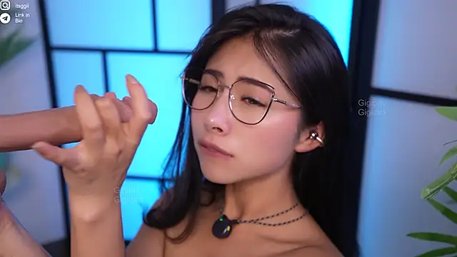 Chat +18 de Gigi_ohlala ao vivo