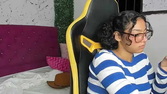 Chat +18 de emily_stars1 ao vivo