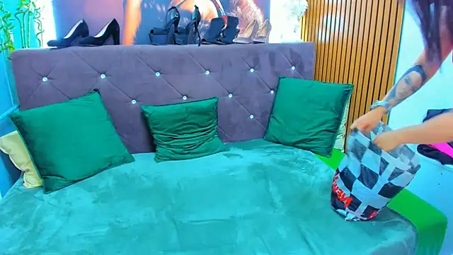 LauraSiin Adlı Modelin Canlı XXX Sohbeti