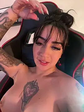 EmmyEvans1 লাইভ XXX চ্যাট