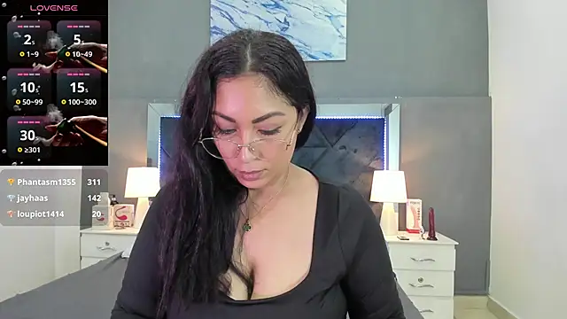 Lauralove_69 élő XXX-chatje