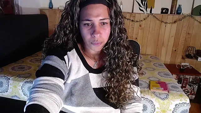 IVONNE_COLLINS33 live XXX chat