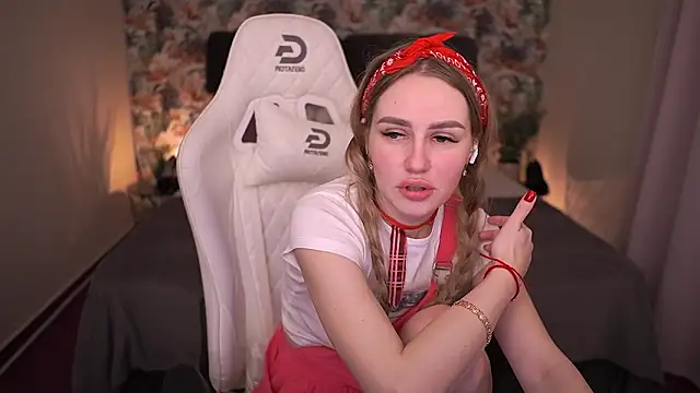 GabriellaJass: διαδικτυακό σόου στην κάμερα