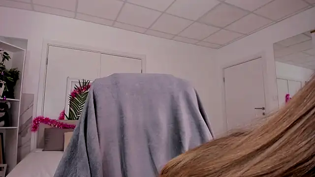 MiaMews live XXX chat