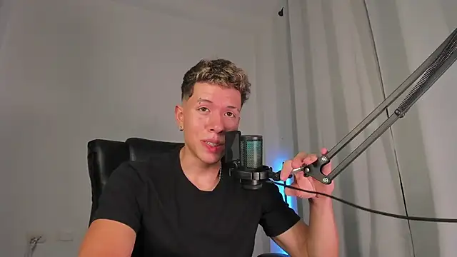 nathan_blake: онлайн-секс-чат