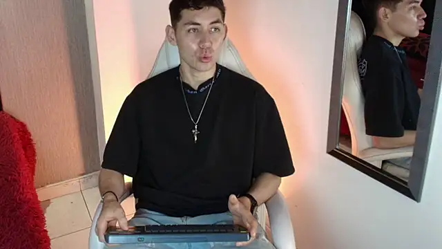 LoganFoster_: онлайн-секс-чат