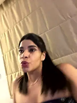 Leah_Honey26 Live XXX-Chat