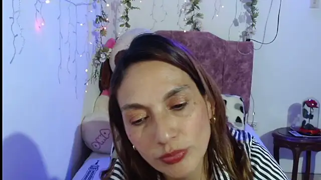 italagomez_ Chat XXX live