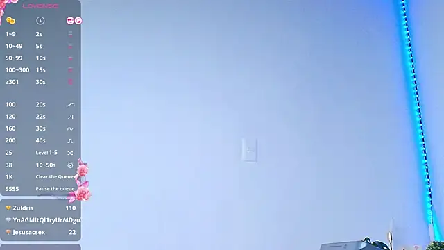 AllyLouis Chat XXX live