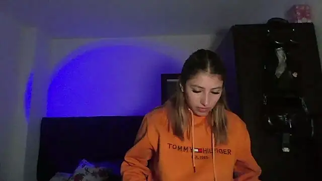 AliceTeenager___: онлайн-секс-чат