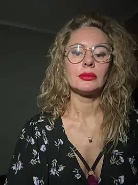 Tania201243's Live XXX Chat