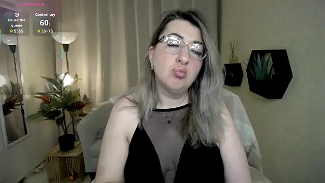 KKMimiKK live XXX chat