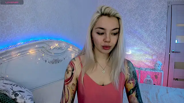 LillyMoure_: онлайн-секс-чат