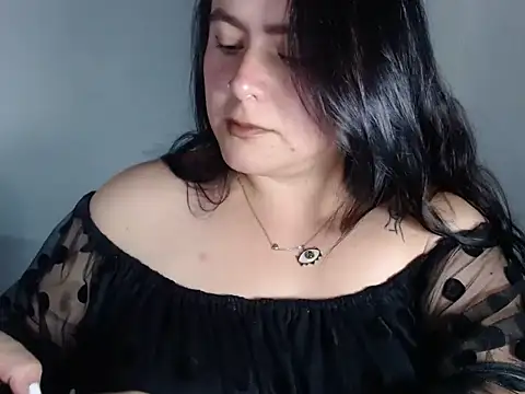 Emacollins_: онлайн-секс-чат