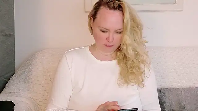 Sarah4you élő XXX-chatje