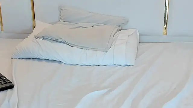 naughtyrose_vc élő XXX-chatje