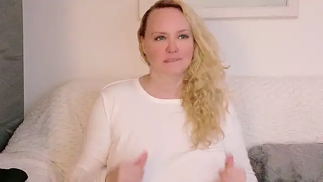 Sarah4you élő XXX-chatje