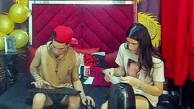 XXX chat uživo modela Pride_couple