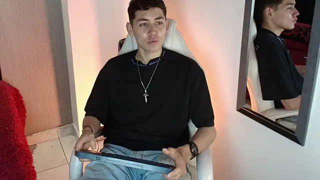 LoganFoster_ Show Webcam