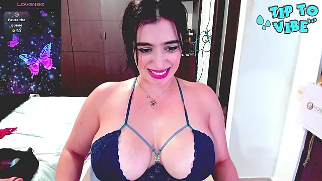 hugetits90xxx: онлайн-секс-чат