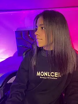 NINA_18_YEARS Show in webcam