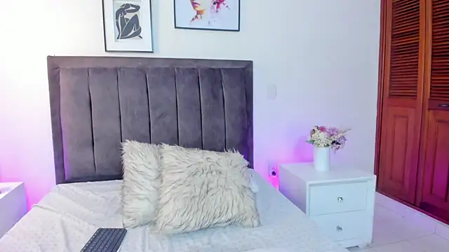 Sophia_Clark8: онлайн-секс-чат