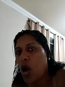 Maliaebonyfetish Adlı Modelin Web Kamerası Şovu