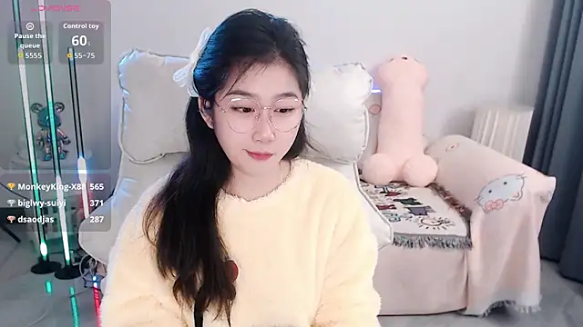 Camila-888's Live XXX Chat