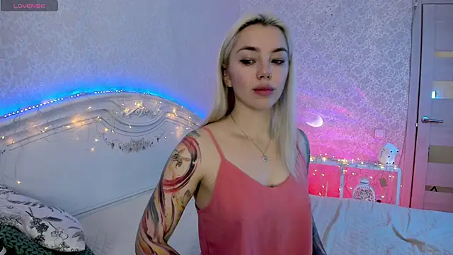 LillyMoure_: онлайн-секс-чат