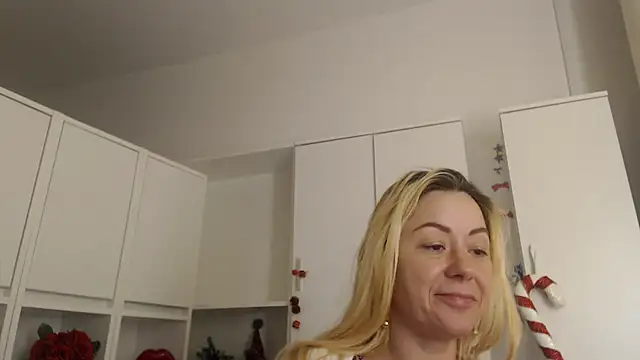 _karolynesyera_'s Live XXX Chat