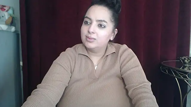 BustyAllyy: онлайн-секс-чат