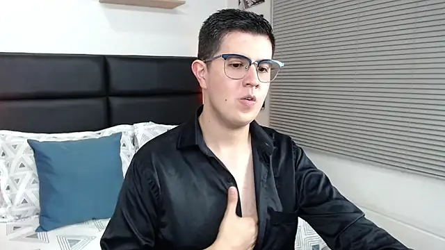 dylan_santiago_'s Webcam Show