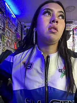 XXX chat uživo modela emily_24x