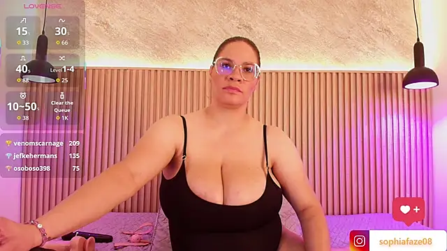 big_tits_in_your_face's Live XXX Chat