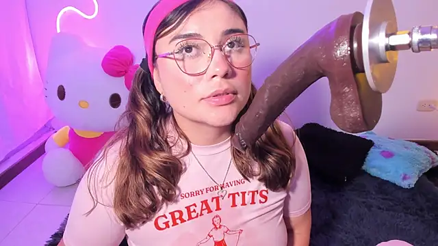 Chatroom XXX en direct de CassieBigass_