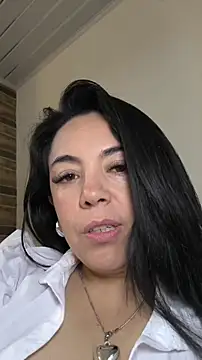 Chat +18 de Bella_fournier ao vivo