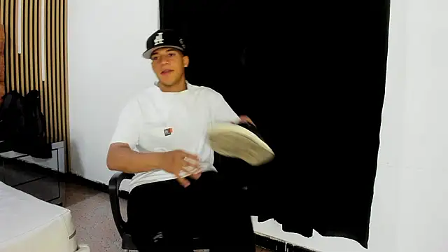 MATHY_ROBERT Live XXX-chat